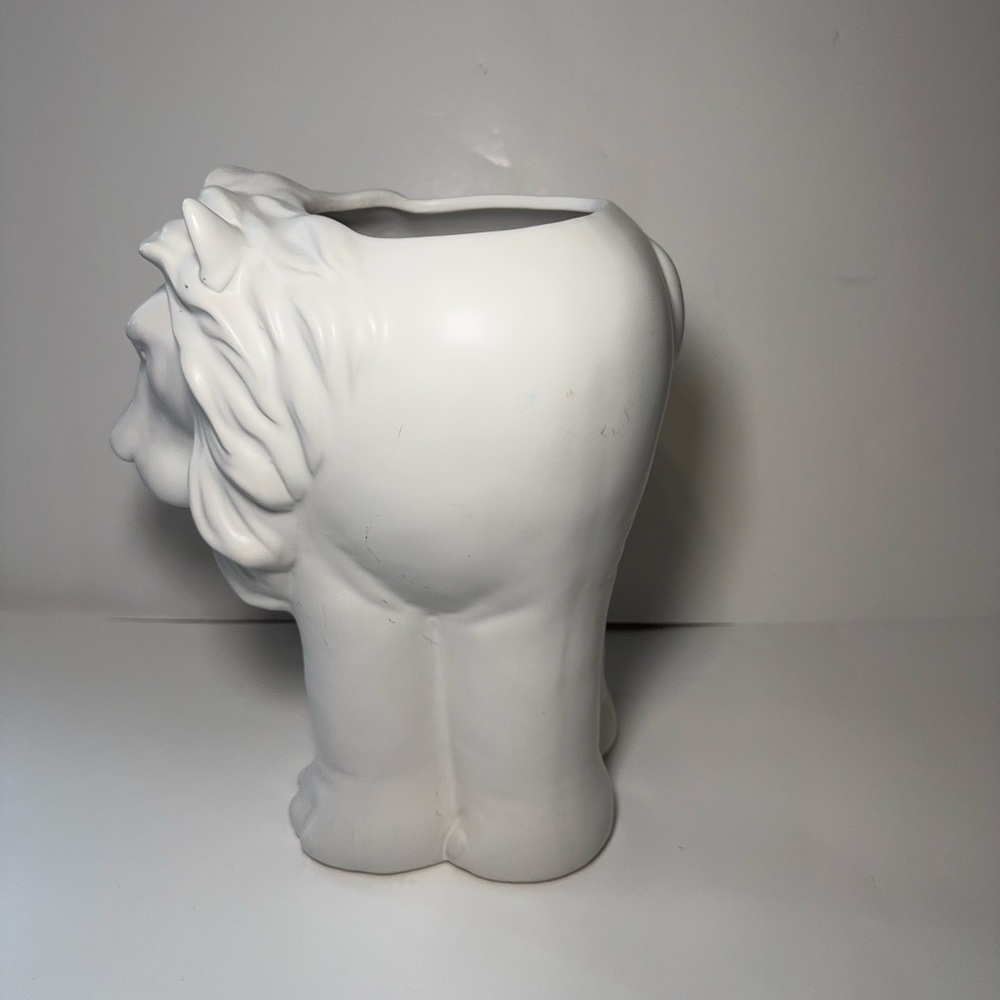 White Ceramic Lion Planter Vase Home Decor Animal Sculpture - Picture 5 of 10